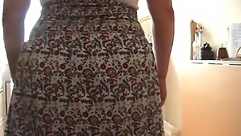 British Mature Woman Offers Money For Sniffing Her Underwear Www.Beeg18.Com