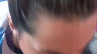 金发女郎吃精液