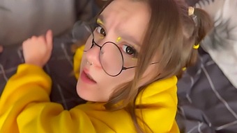 惊人的情侣探索足交和pov口交,4k